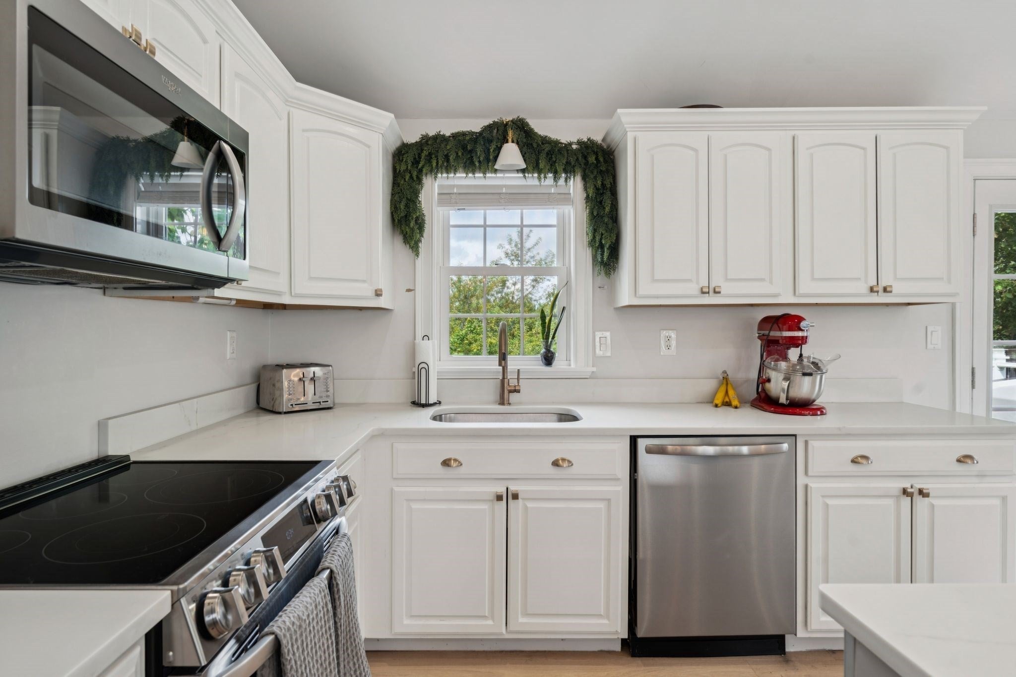 8 Skyview Ln, Woburn, MA, 8 Skyview Ln, Woburn, MA Photo #3