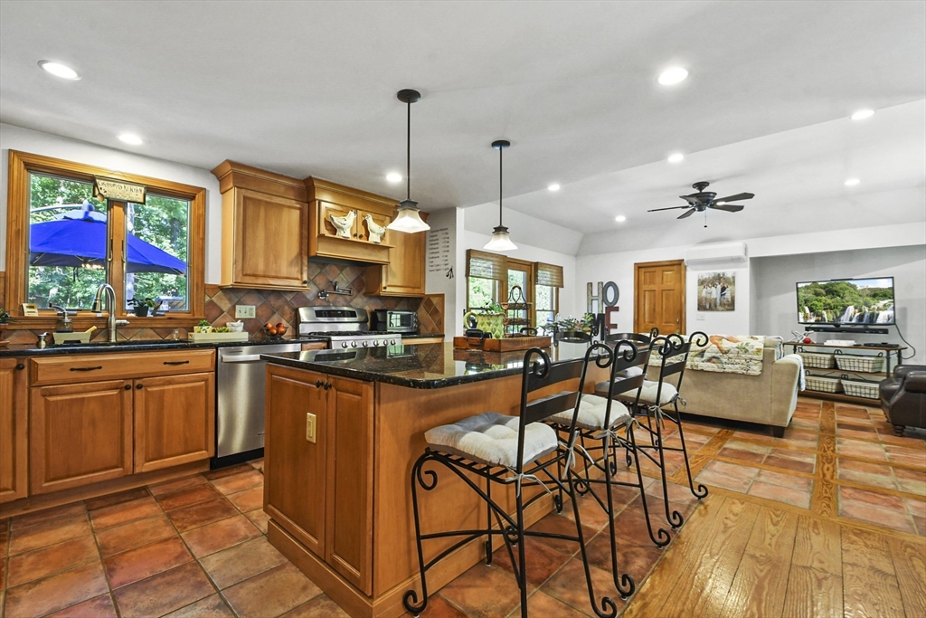 122 Quanapoag Rd