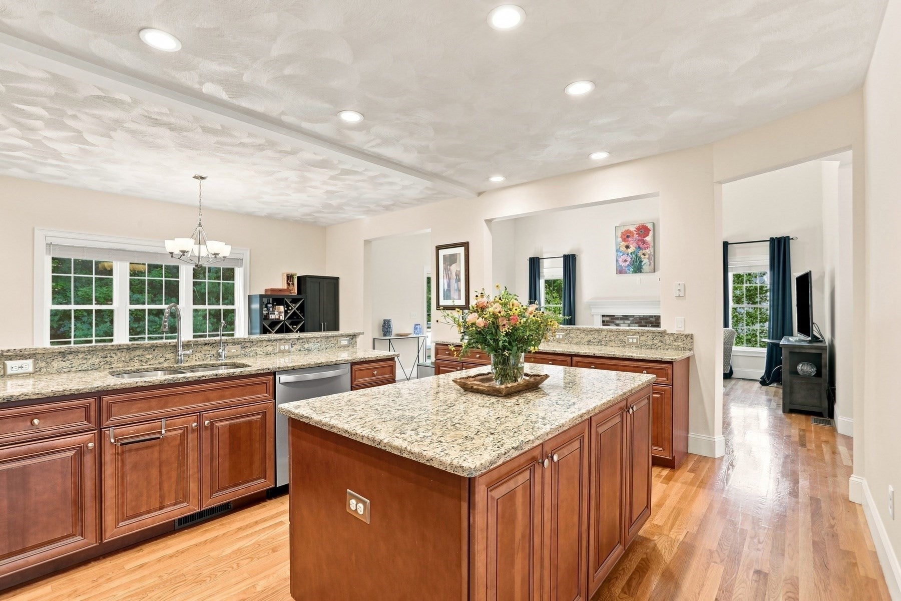 9 Forbes Rd, Hudson, MA, 9 Forbes Rd, Hudson, MA Photo #10