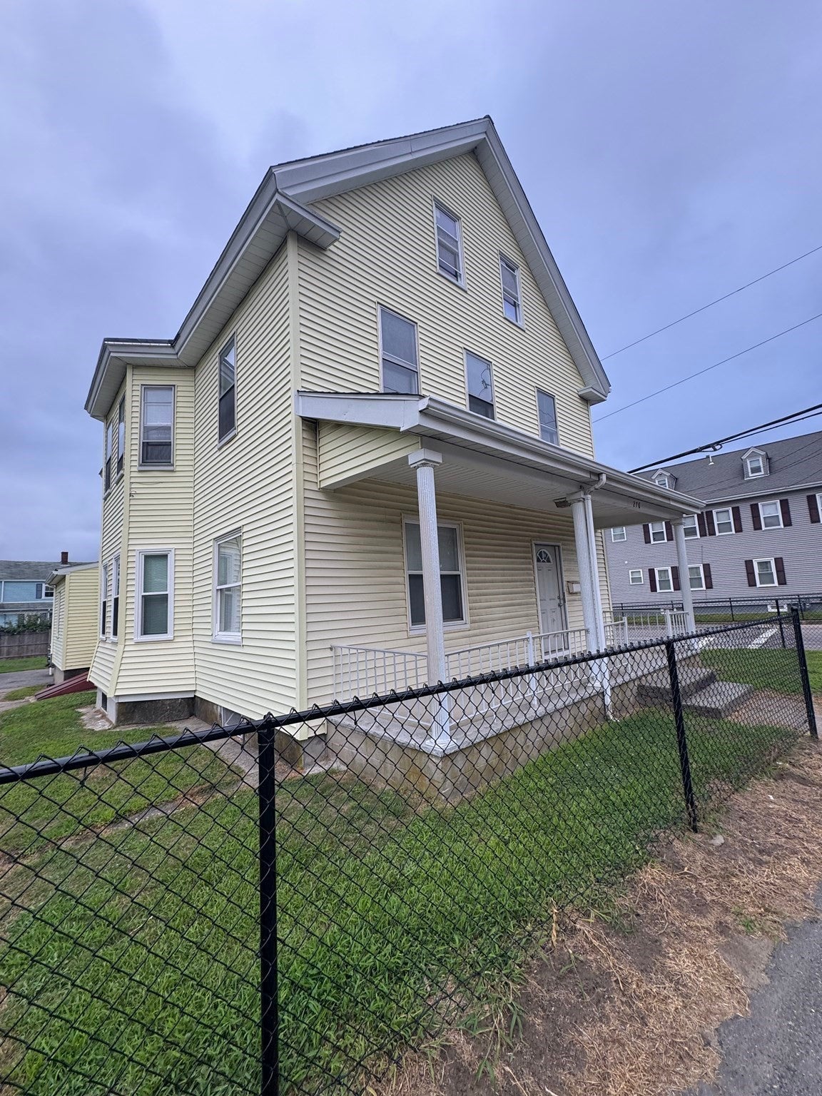 Click for 276 Washington St #2, Taunton, MA slideshow
