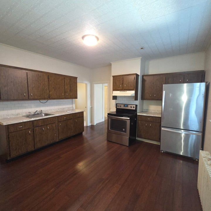 Photo 1 of 7 — 186 Dover St 1, Brockton, MA 02301