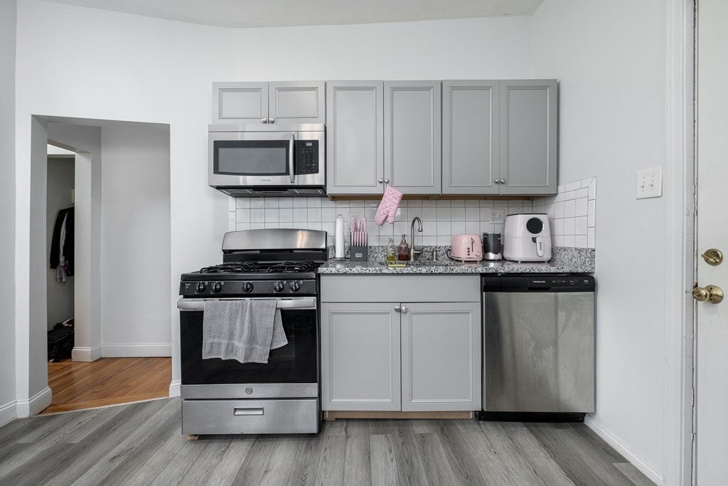 Photo of 20 Cottage St, Everett, MA