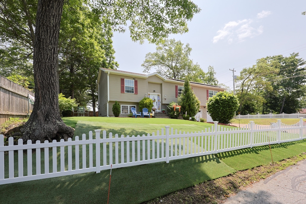 4 Colonial Rd