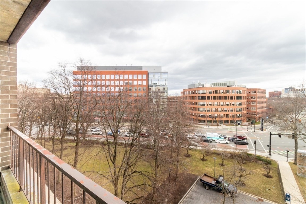 44 Washington St. 605