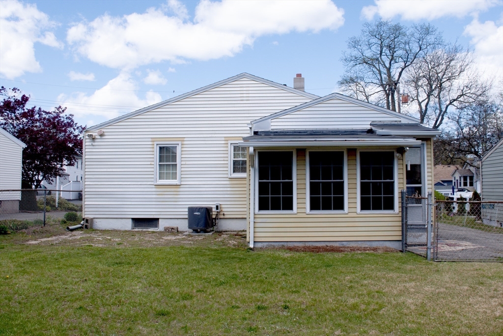 17 Mcbride St, Springfield, MA Photo #8