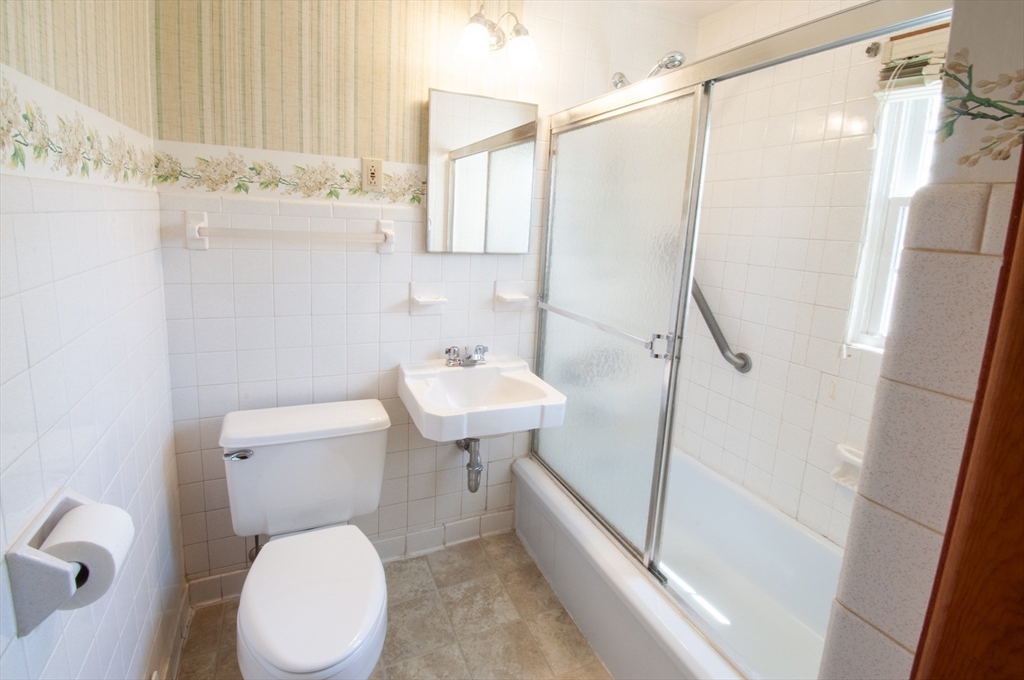 17 Mcbride St, Springfield, MA Photo #21