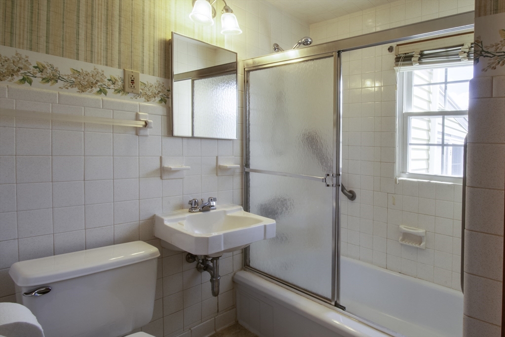 17 Mcbride St, Springfield, MA Photo #20