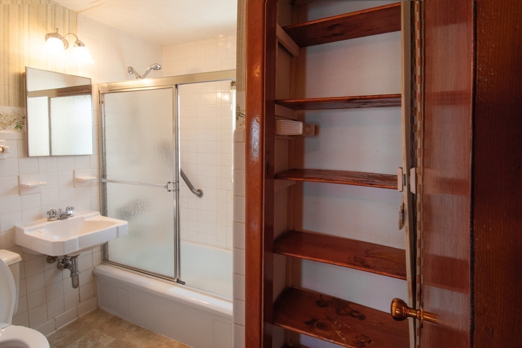 17 Mcbride St, Springfield, MA Photo #22