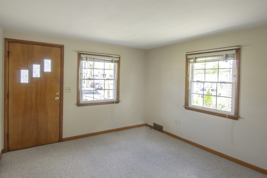17 Mcbride St, Springfield, MA Photo #13
