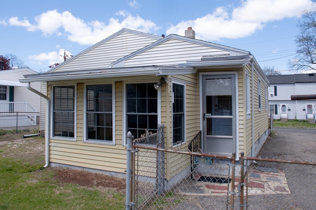 17 Mcbride St, Springfield, MA Photo #7