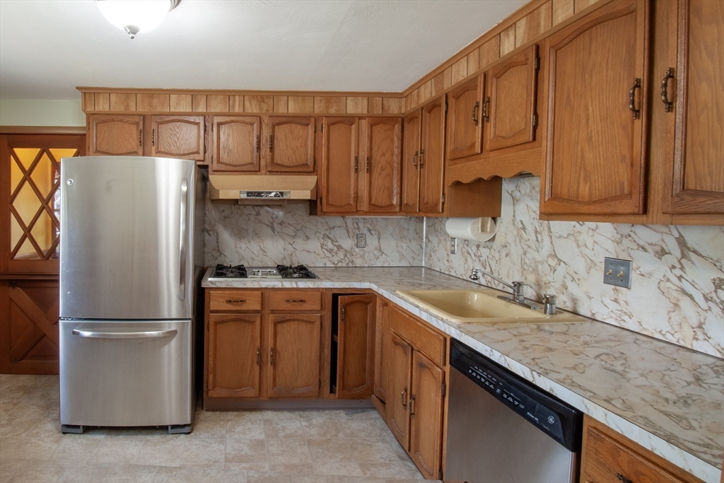 17 Mcbride St, Springfield, MA Photo #10