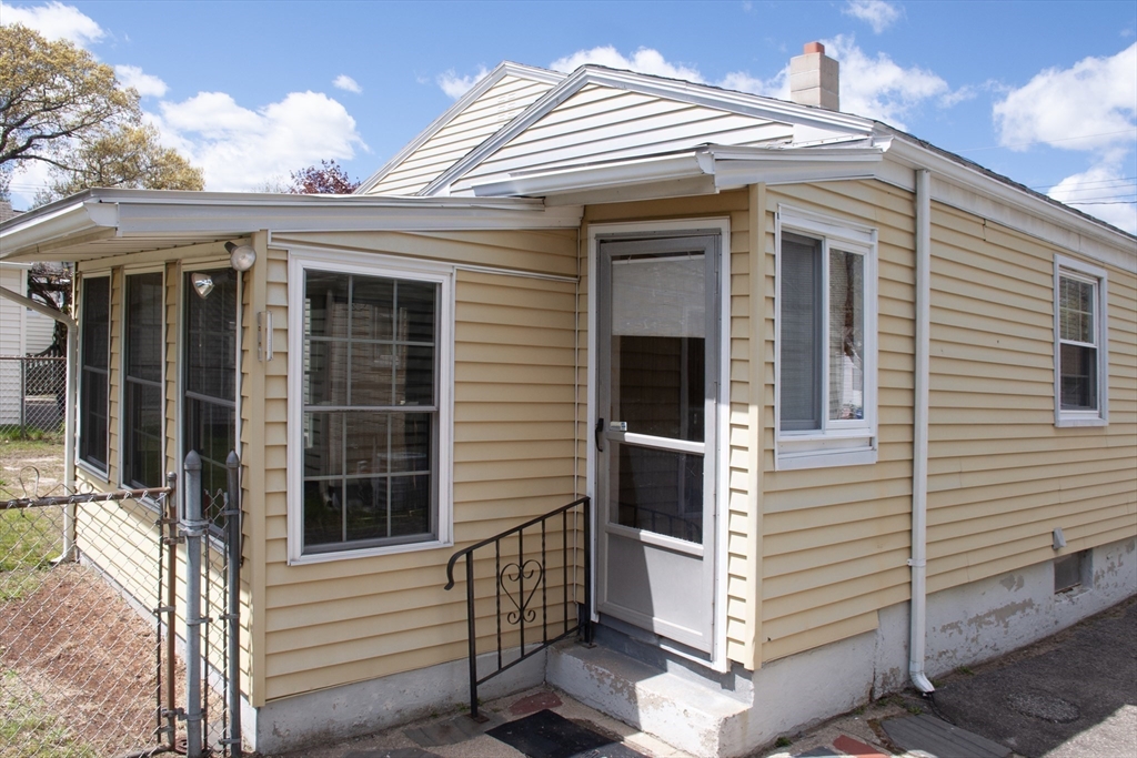17 Mcbride St, Springfield, MA Photo #6