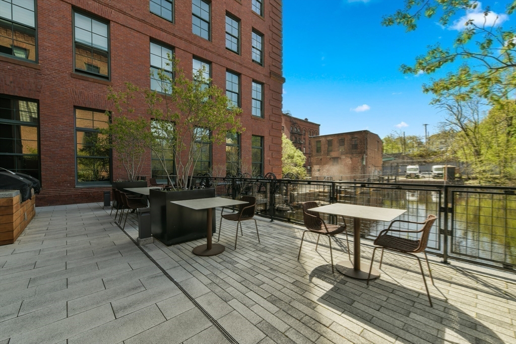 Boston, Massachusetts 02124, United States, 2 Bedrooms Bedrooms, ,3 BathroomsBathrooms,Residential,Active,125120