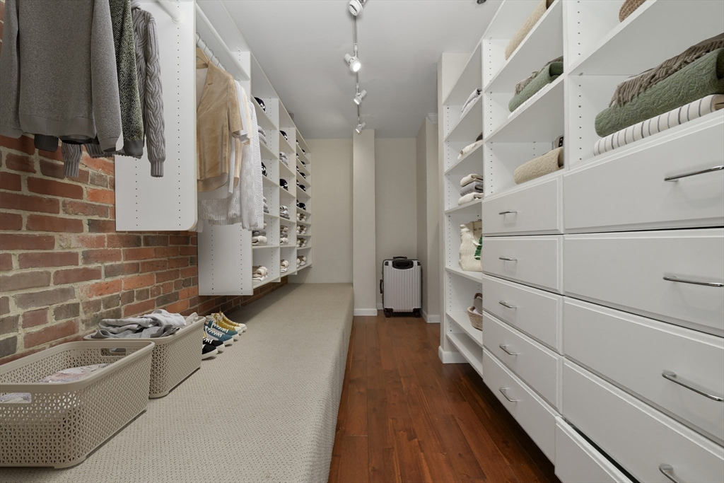 Boston, Massachusetts 02124, United States, 2 Bedrooms Bedrooms, ,3 BathroomsBathrooms,Residential,Active,125120