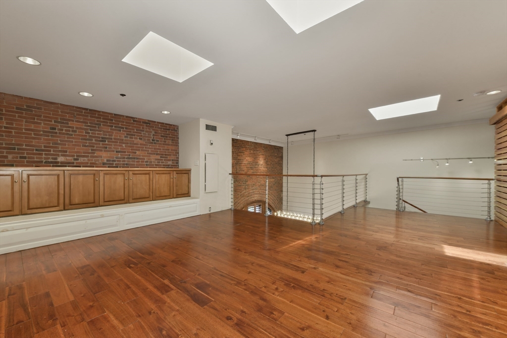 Boston, Massachusetts 02124, United States, 2 Bedrooms Bedrooms, ,3 BathroomsBathrooms,Residential,Active,125120