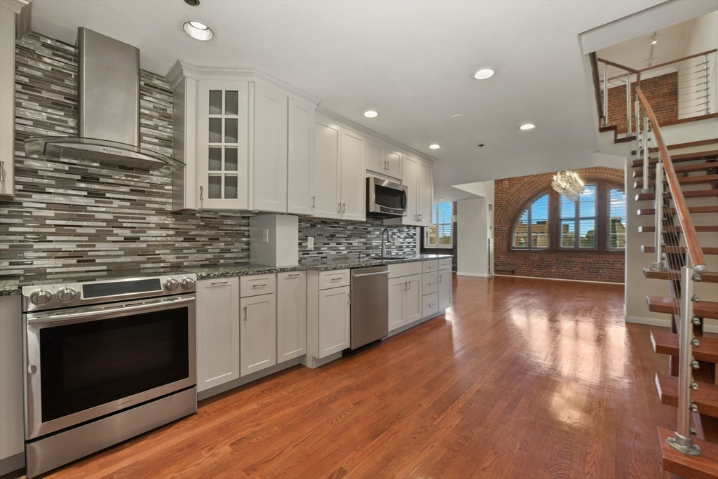 Boston, Massachusetts 02124, United States, 2 Bedrooms Bedrooms, ,3 BathroomsBathrooms,Residential,Active,125120