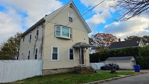 142 Norman St Fall River MA 02721