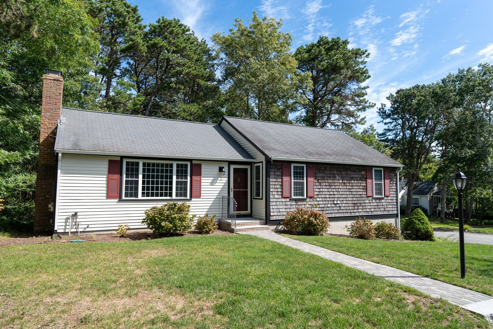 2 Mohegan Ln, Yarmouth, MA Photo #1