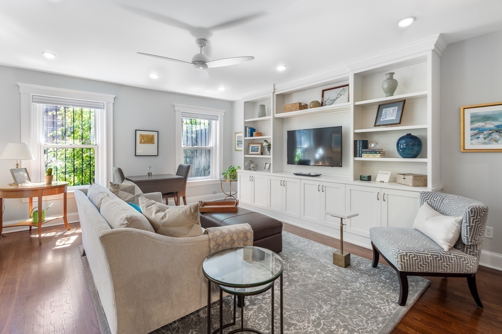 256 W Newton Street 1