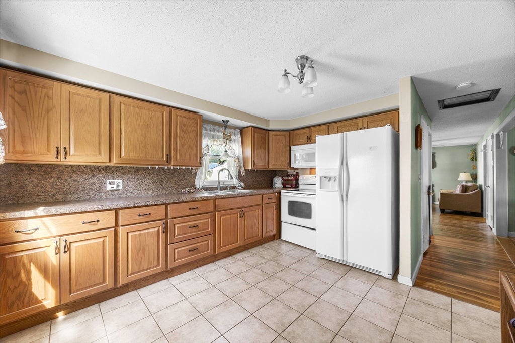 133 Denwall Dr, Springfield, MA, 133 Denwall Dr, Springfield, MA Photo #7