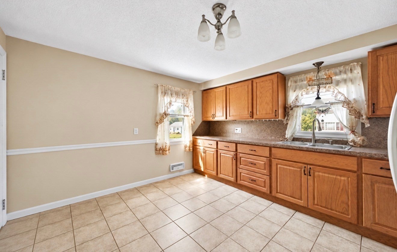 133 Denwall Dr, Springfield, MA Photo #4
