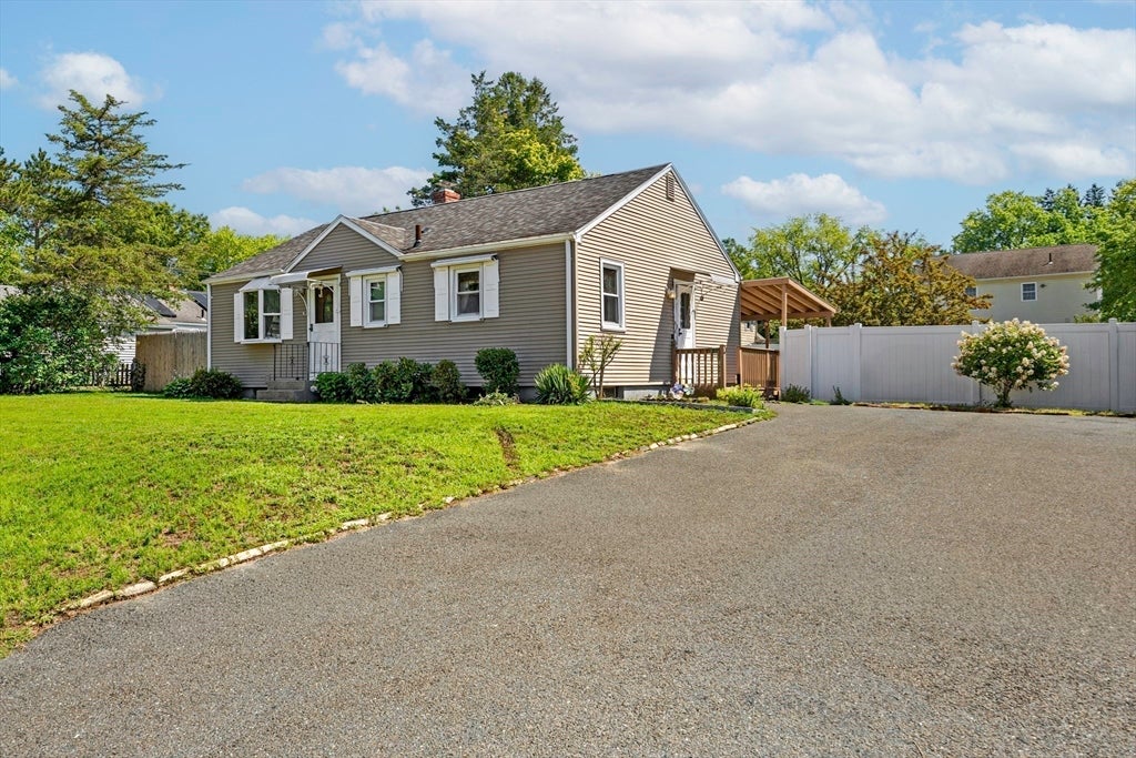 Photo of 133 Denwall Dr, Springfield, MA