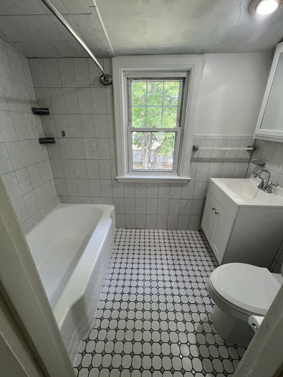 Framingham, Massachusetts 01702, United States, 2 Bedrooms Bedrooms, ,1 BathroomBathrooms,Residential,Active,224199