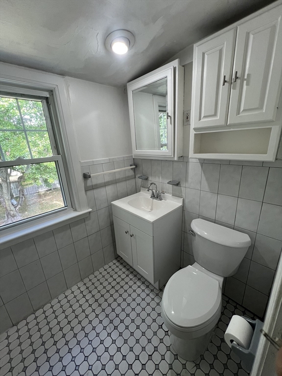 Framingham, Massachusetts 01702, United States, 2 Bedrooms Bedrooms, ,1 BathroomBathrooms,Residential,Active,224199