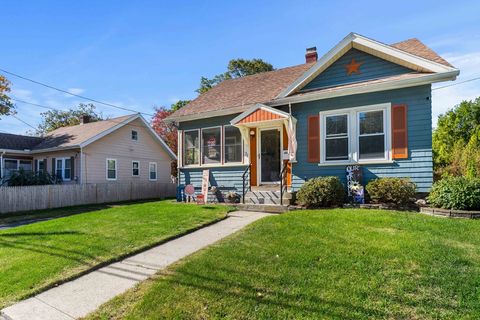 Photo of 71 Glendale St, Worcester, MA 01602 (MLS # 73439857)