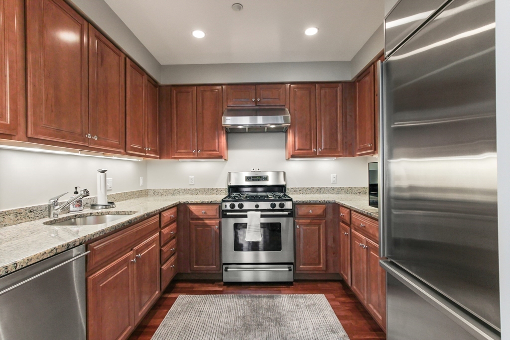 100 Belvidere St 8F