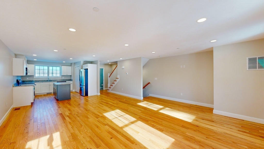 44 Dean St 304
