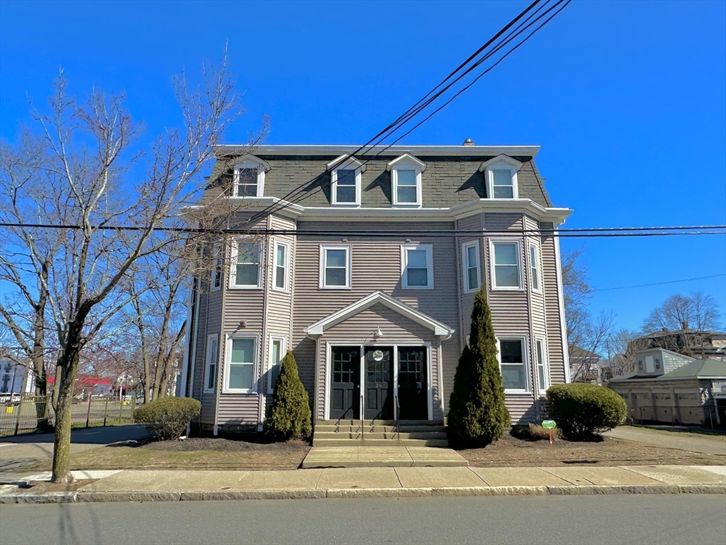 Click for 26 Cherry St #1, Waltham, MA slideshow