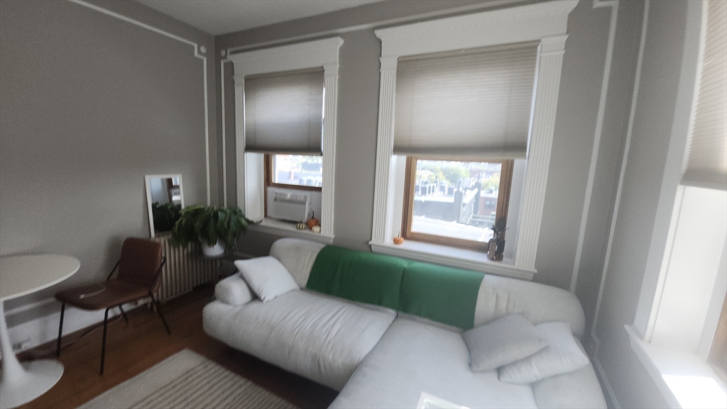8 Garrison St 706
