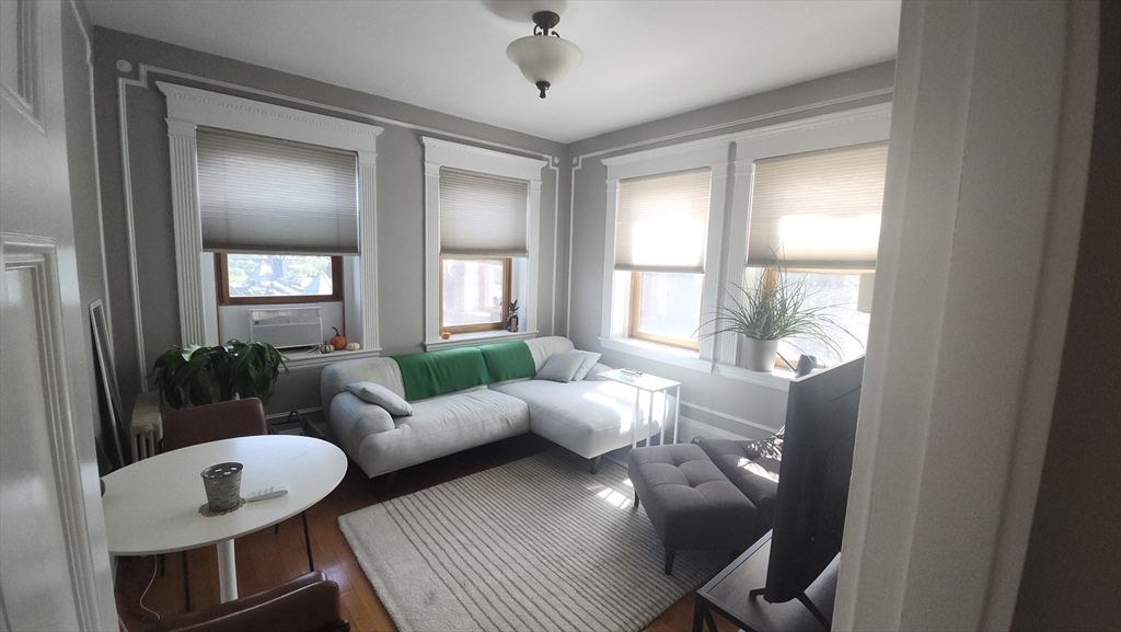 8 Garrison St 706