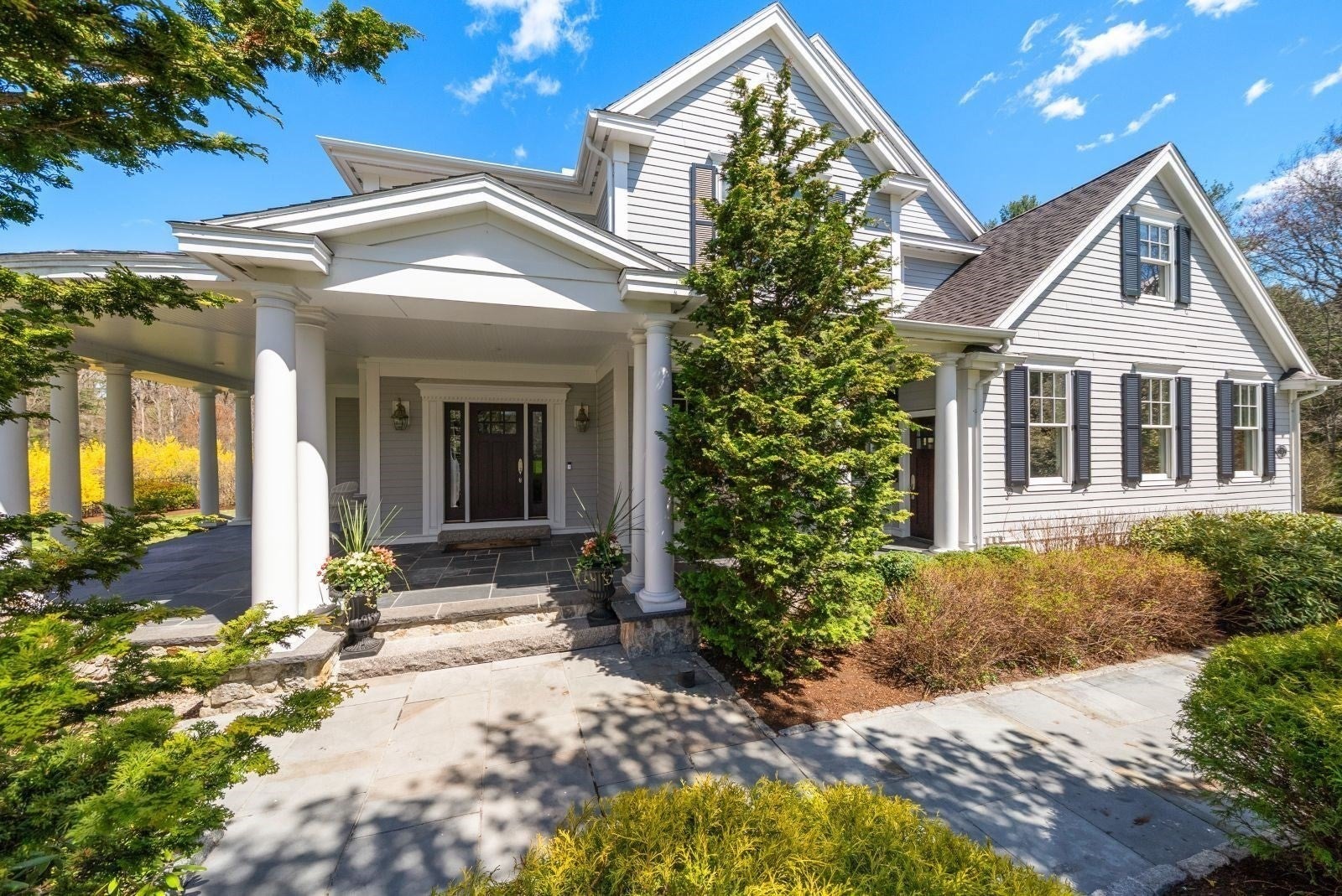 1 Betsy Ln, Dover MA 02030