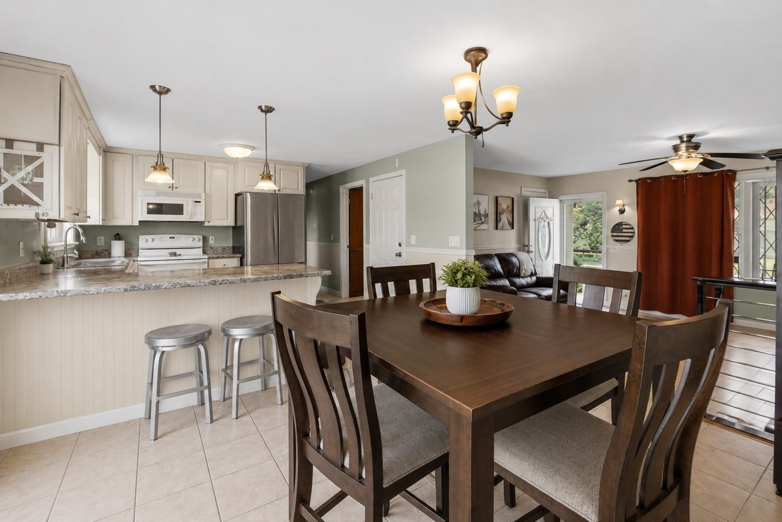 748 Warren Ave, Swansea, MA Photo #8