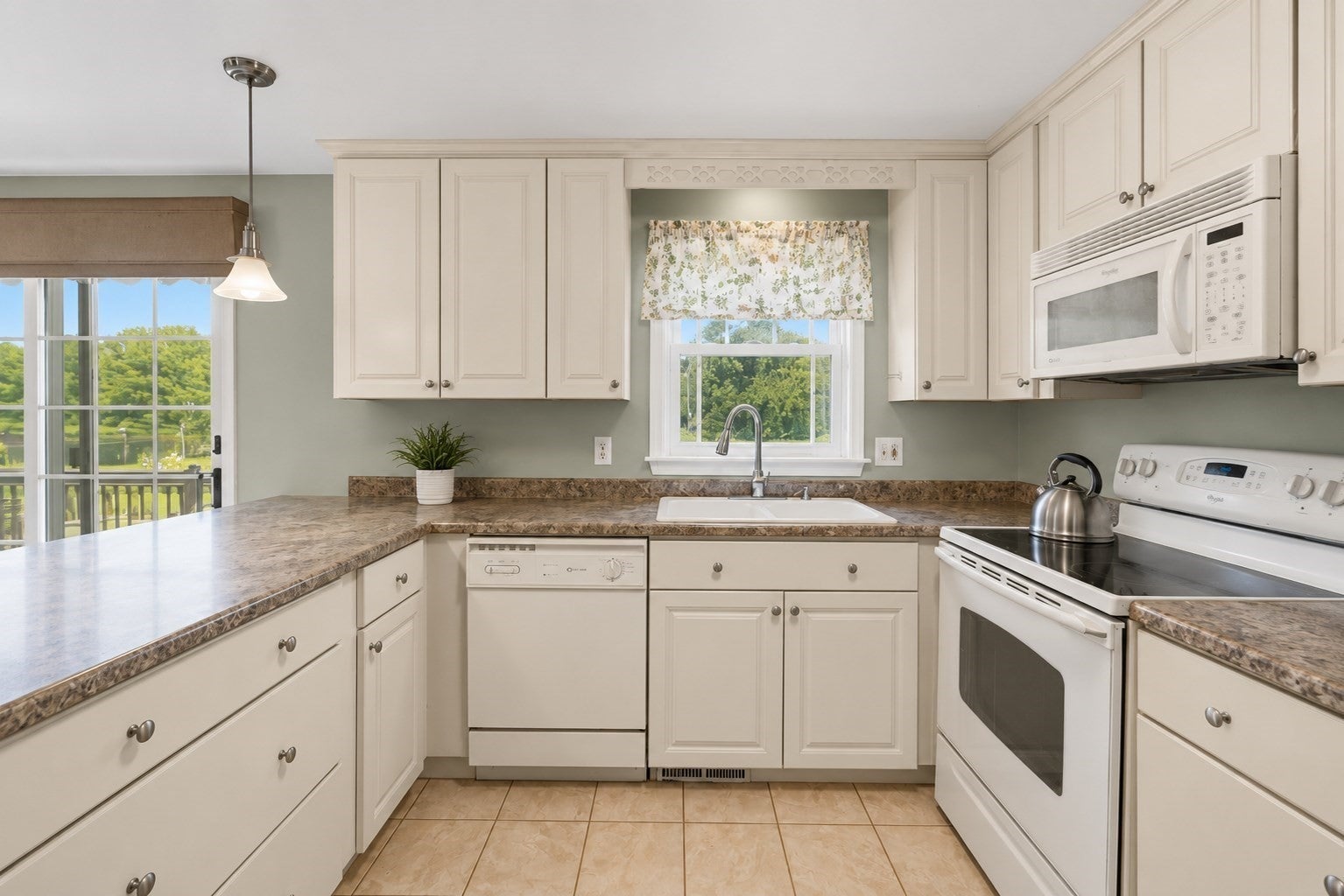748 Warren Ave, Swansea, MA Photo #6