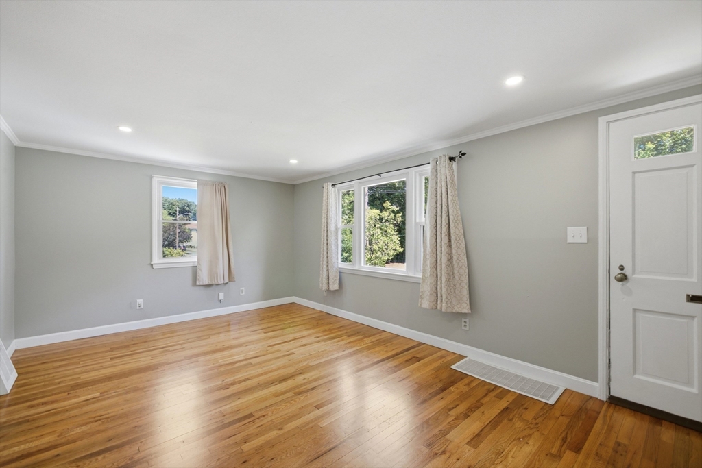 37 Courier St