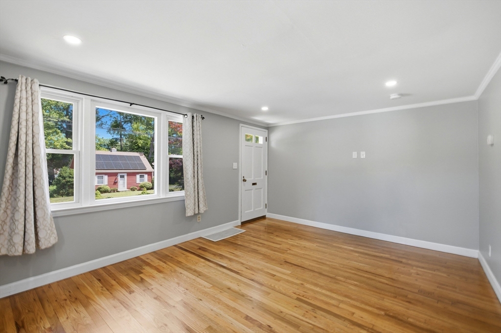 37 Courier St
