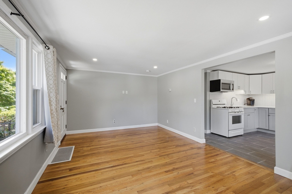 37 Courier St