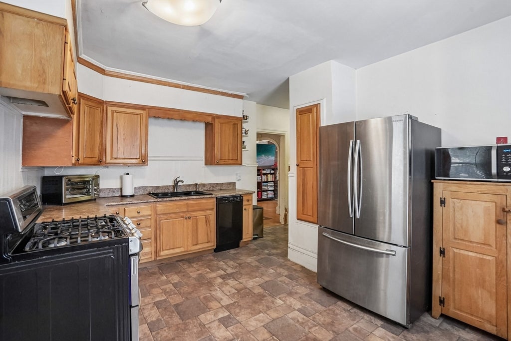 330 Primrose St, Haverhill, MA Photo #8