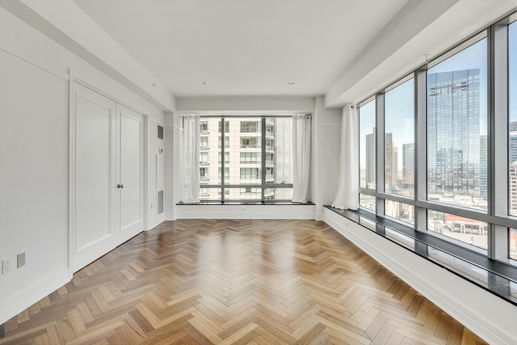 2 Avery St 27G