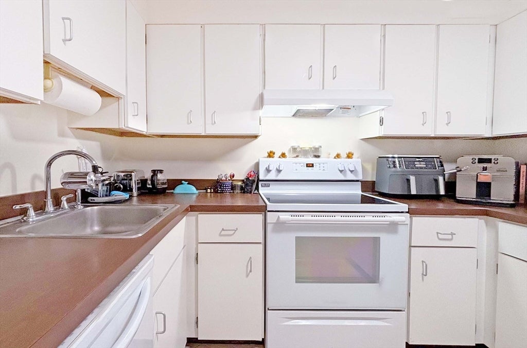 295 Lynn Shore Dr #104, Lynn, MA, 295 Lynn Shore Dr #104, Lynn, MA Photo #11