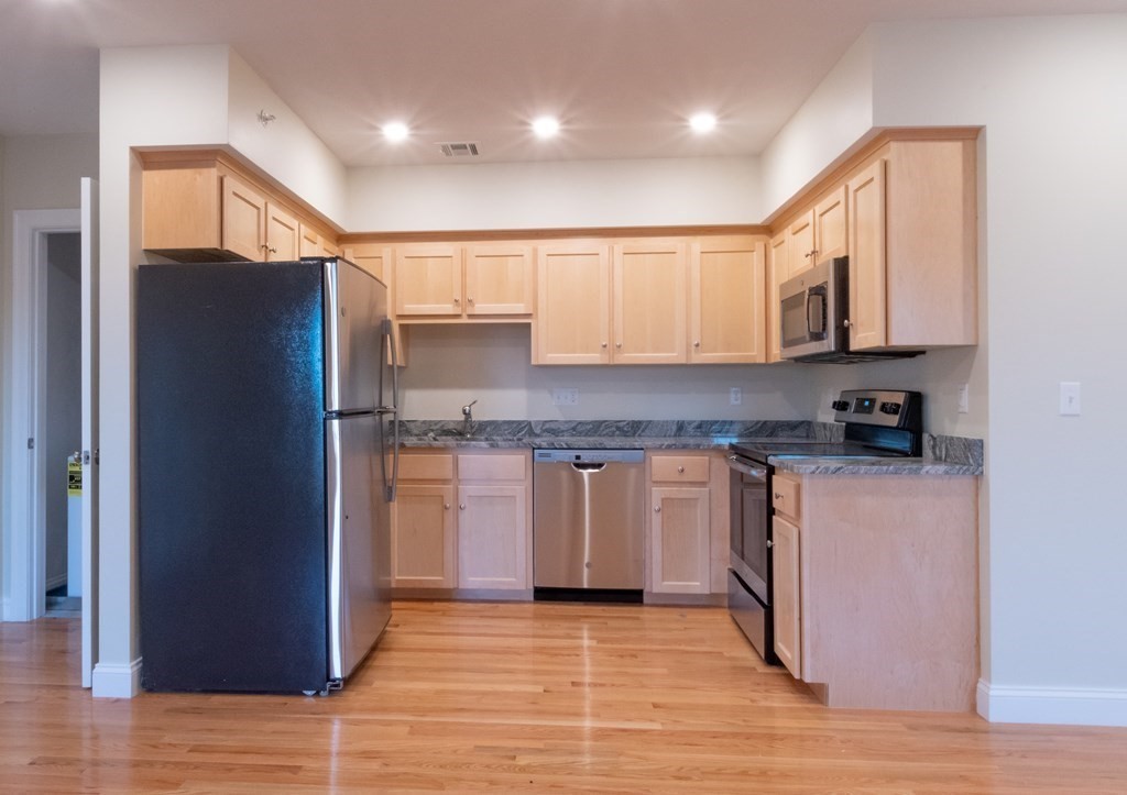 Medfield, Massachusetts 02052, United States, 1 Bedroom Bedrooms, ,1 BathroomBathrooms,Residential,Active,95752