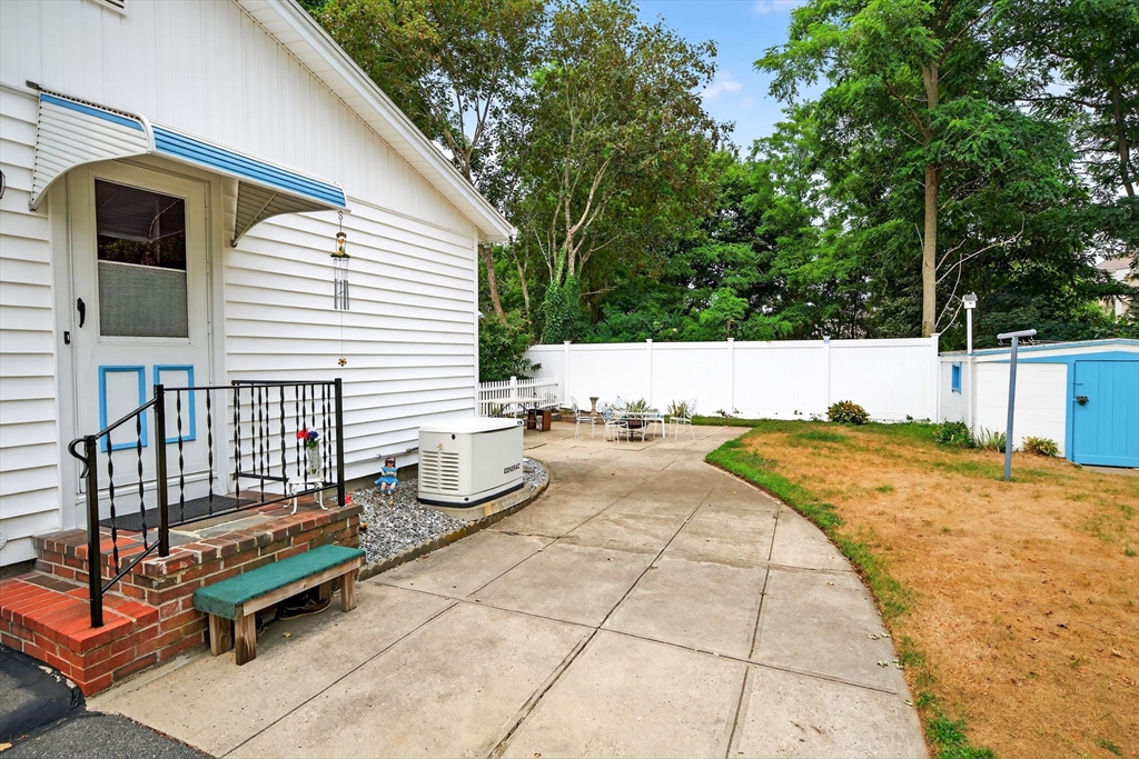 4 Lincoln Dr