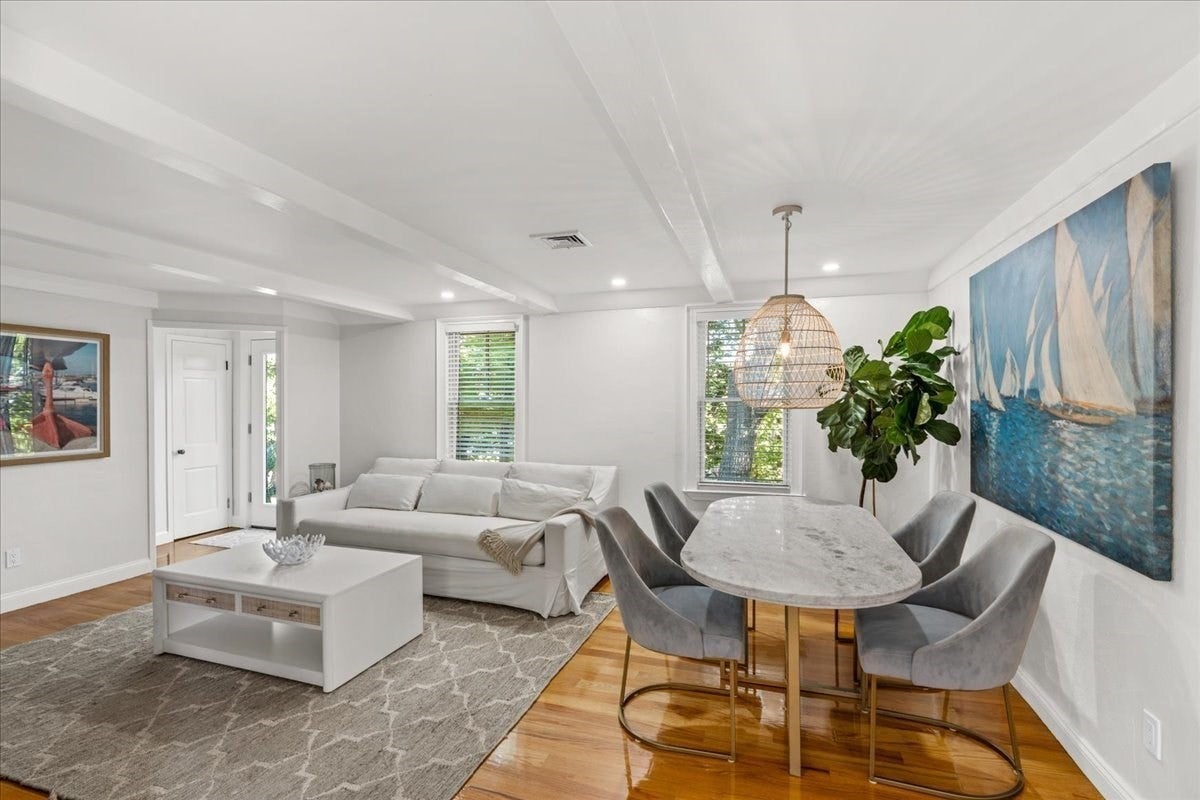 8 Forest Ave