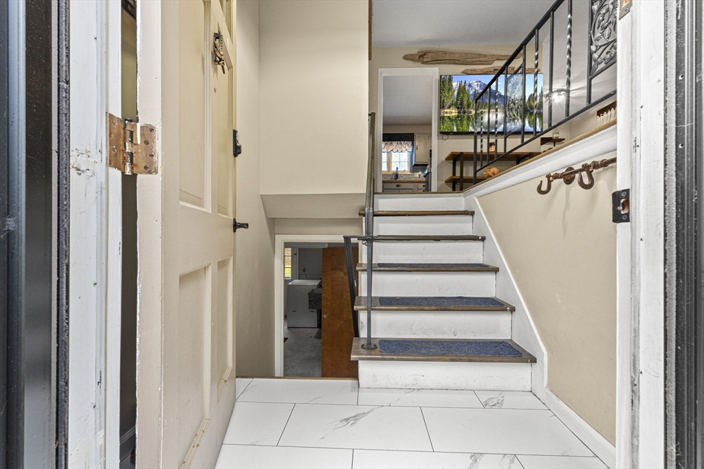 8 Holly Tree Lane