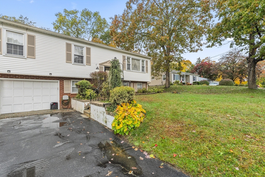 8 Holly Tree Lane