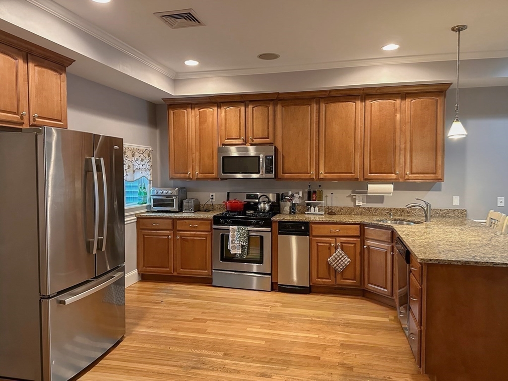 527 E 6th St #1, Boston, MA Photo #7