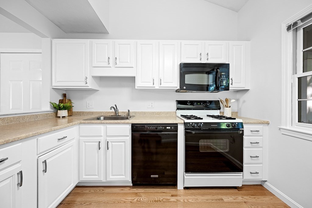 8 Stratton Dr 8